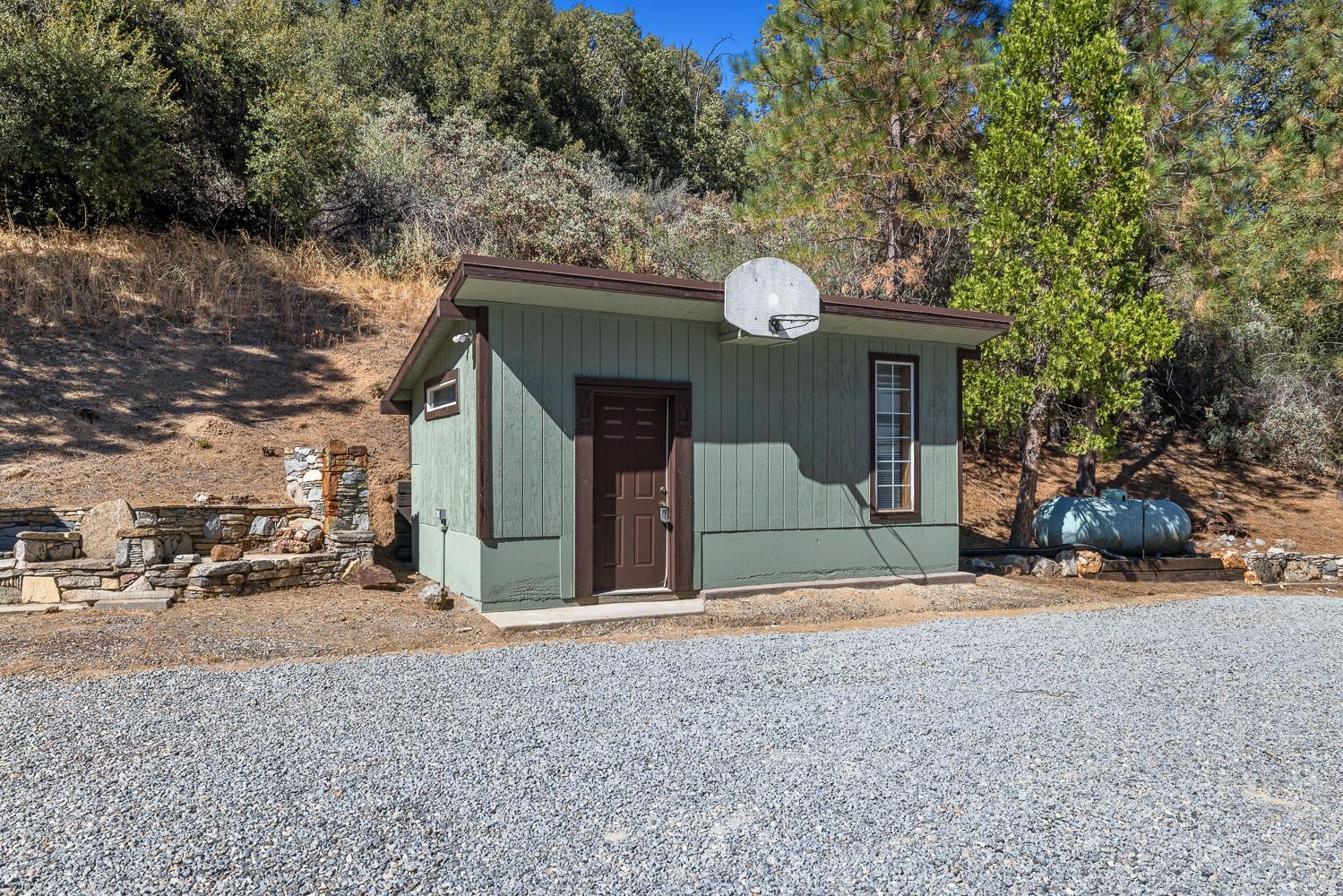 33086 Linson Rd, Tollhouse, CA 93667