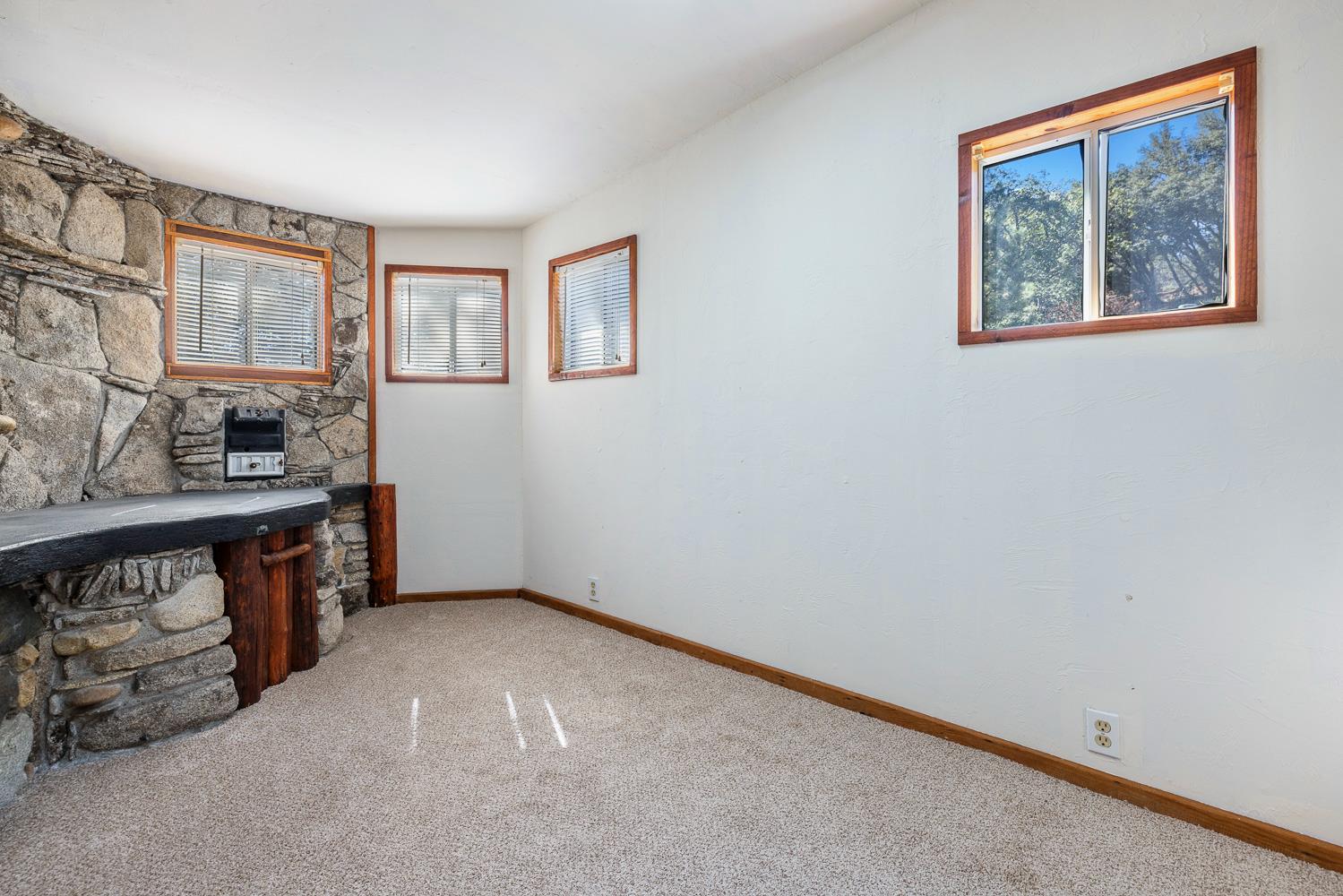 33086 Linson Rd, Tollhouse, CA 93667