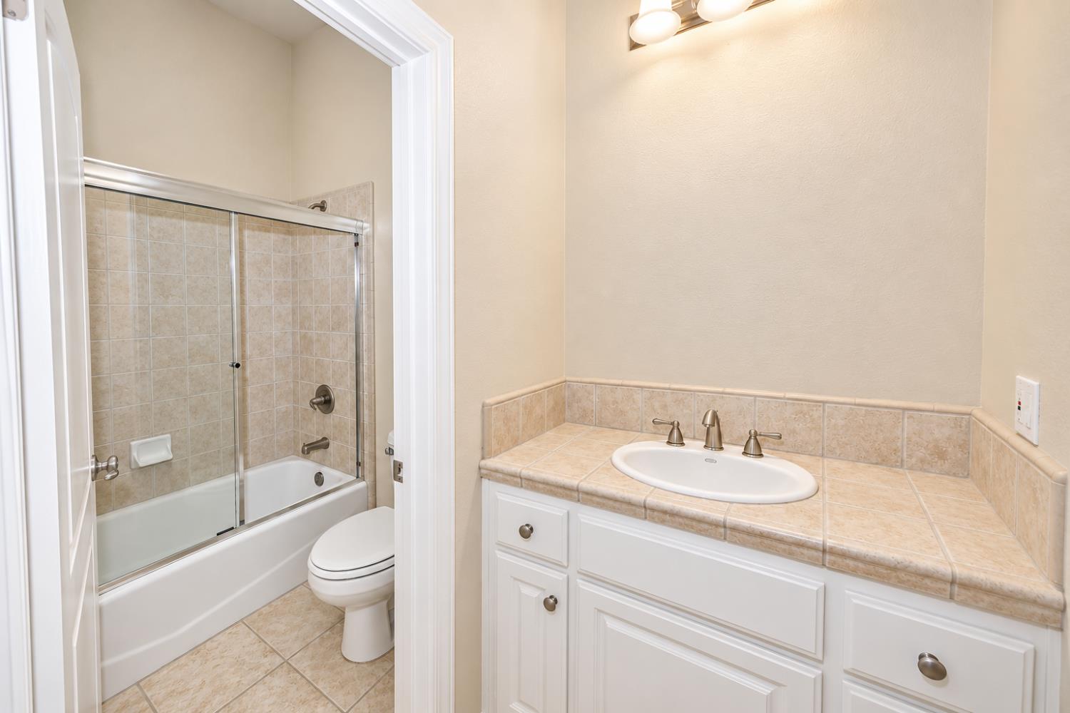 7025 N Pleasant Ave #108, Fresno, CA 93711