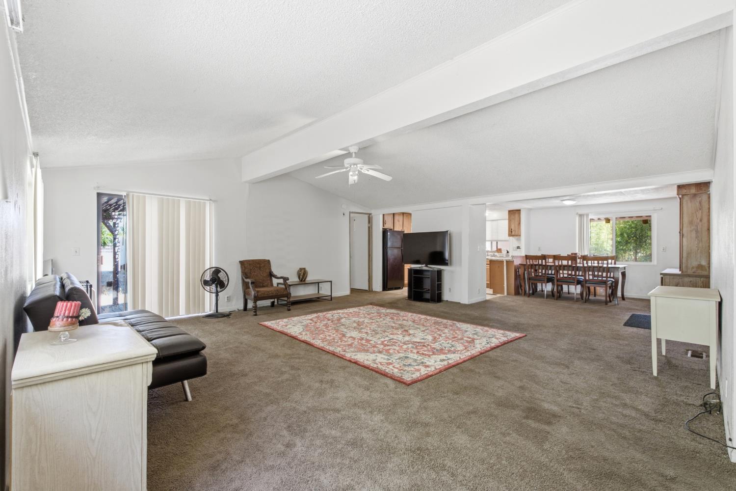 12752 N Robinson Ave, Sanger, CA 93657