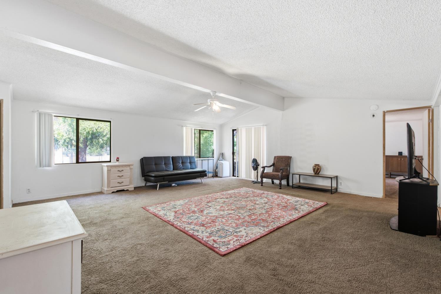 12752 N Robinson Ave, Sanger, CA 93657