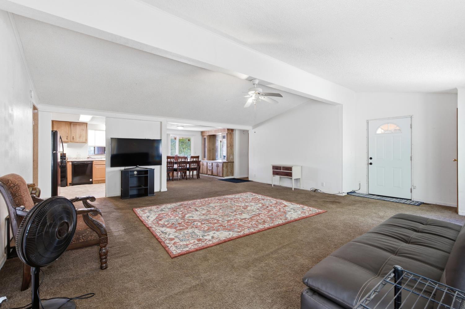 12752 N Robinson Ave, Sanger, CA 93657