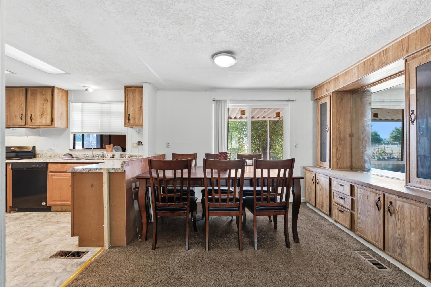 12752 N Robinson Ave, Sanger, CA 93657