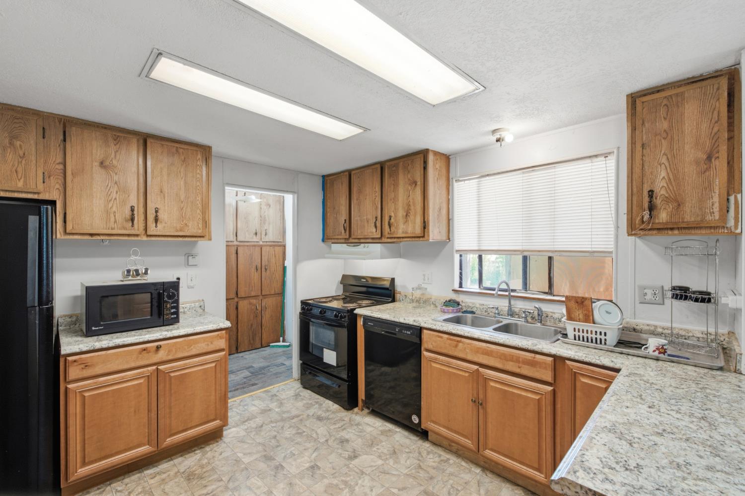 12752 N Robinson Ave, Sanger, CA 93657
