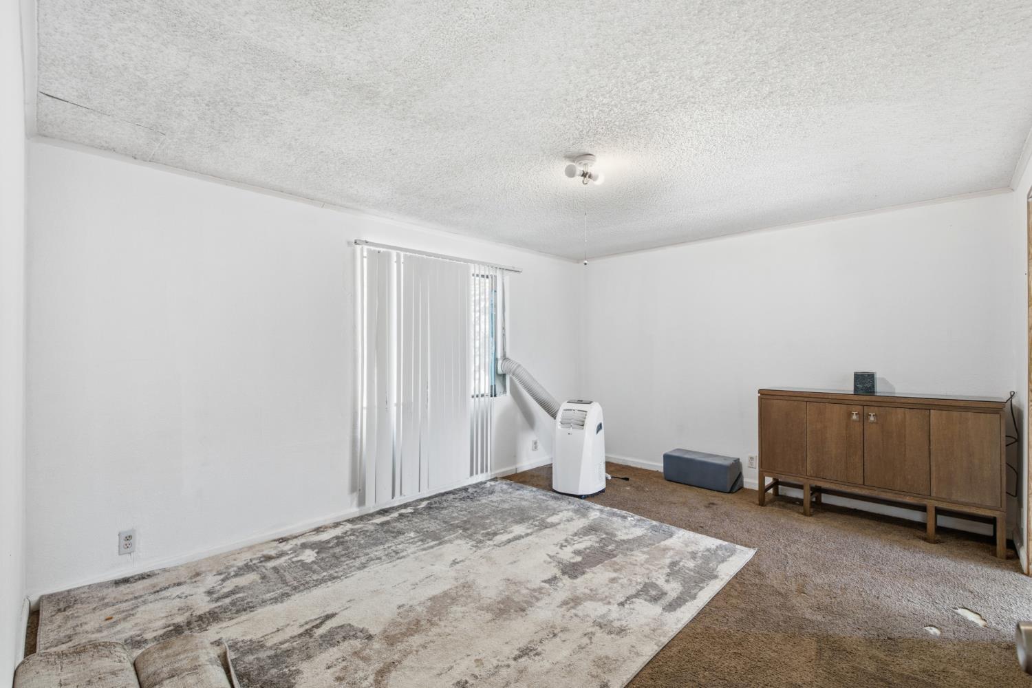 12752 N Robinson Ave, Sanger, CA 93657