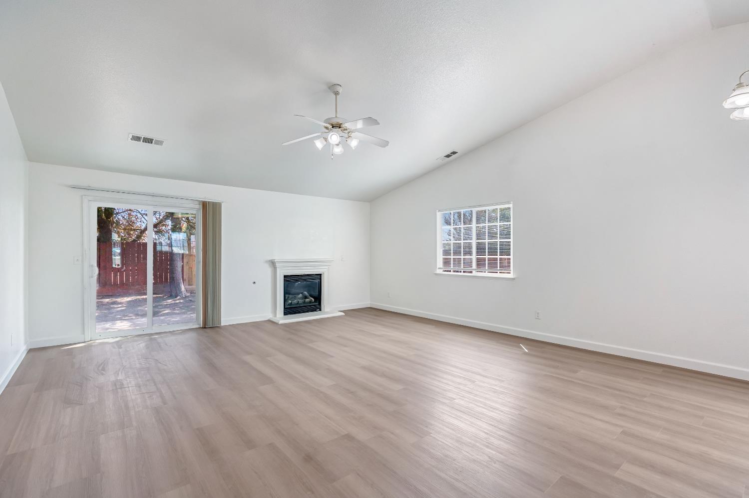 4285 W Saginaw Way, Fresno, CA 93722