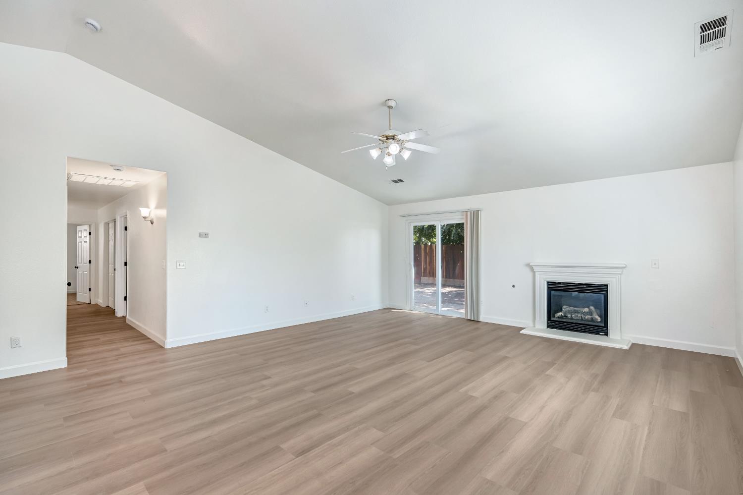4285 W Saginaw Way, Fresno, CA 93722