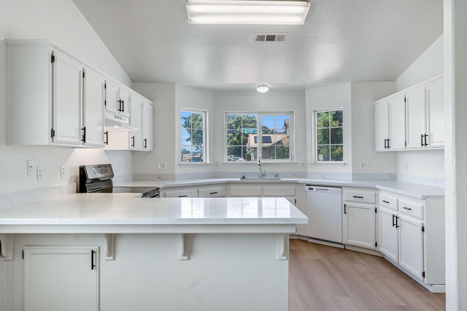 4285 W Saginaw Way, Fresno, CA 93722