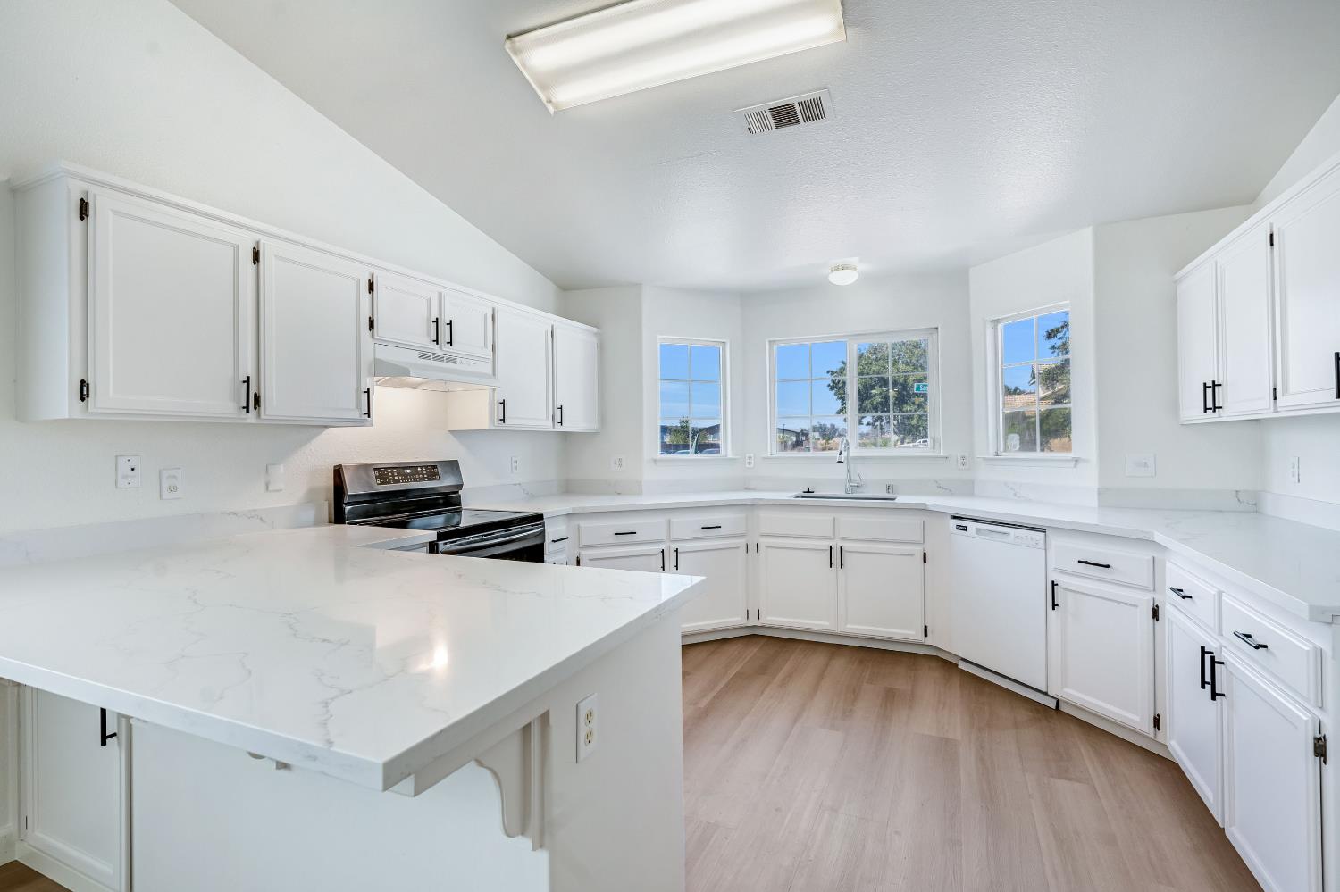 4285 W Saginaw Way, Fresno, CA 93722
