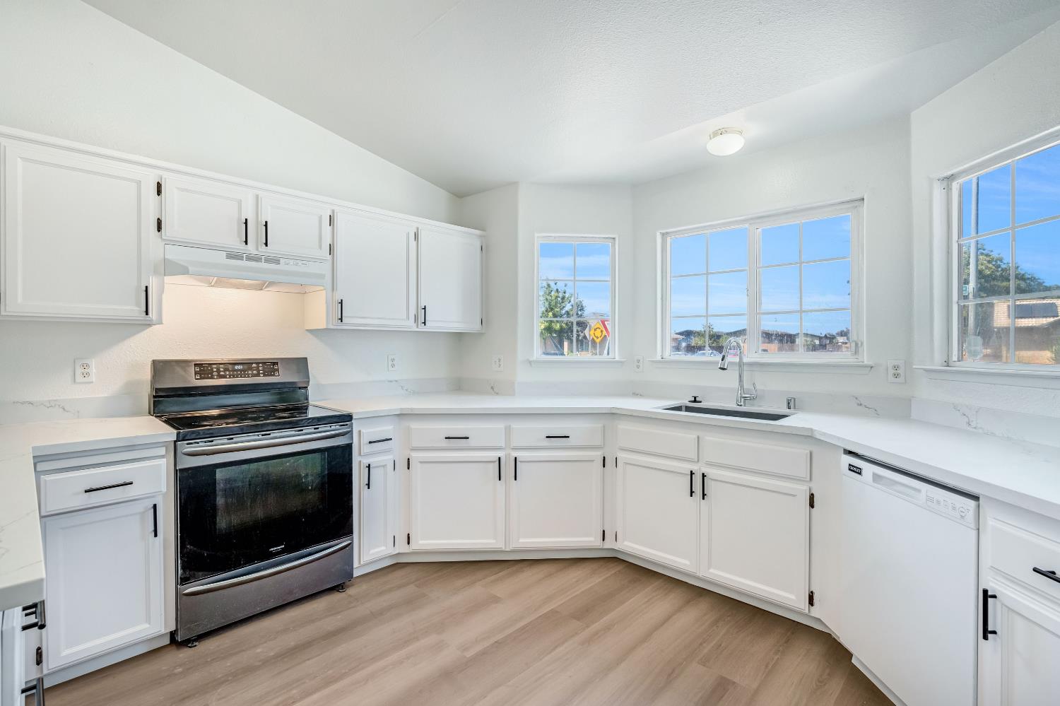 4285 W Saginaw Way, Fresno, CA 93722