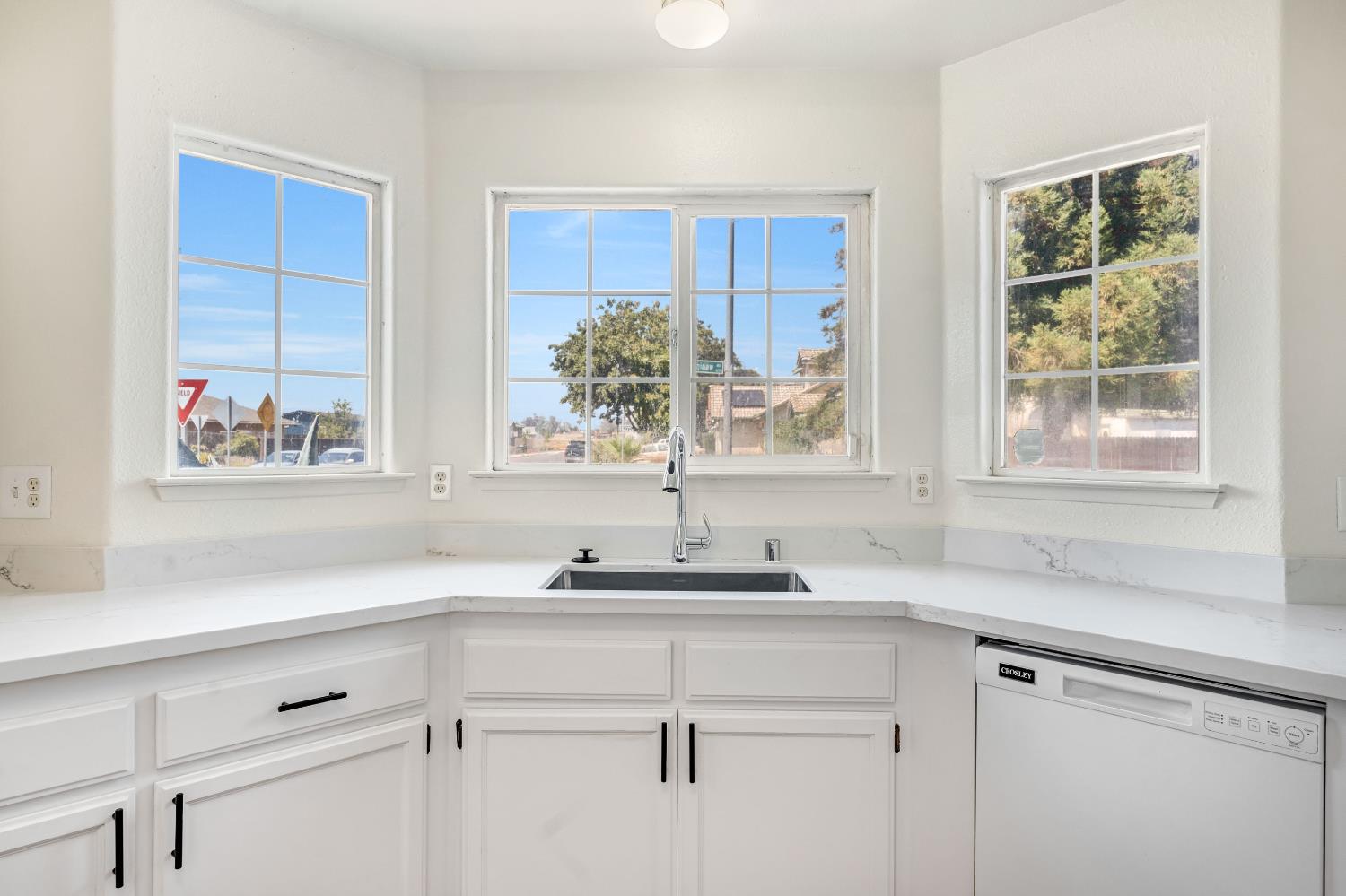 4285 W Saginaw Way, Fresno, CA 93722