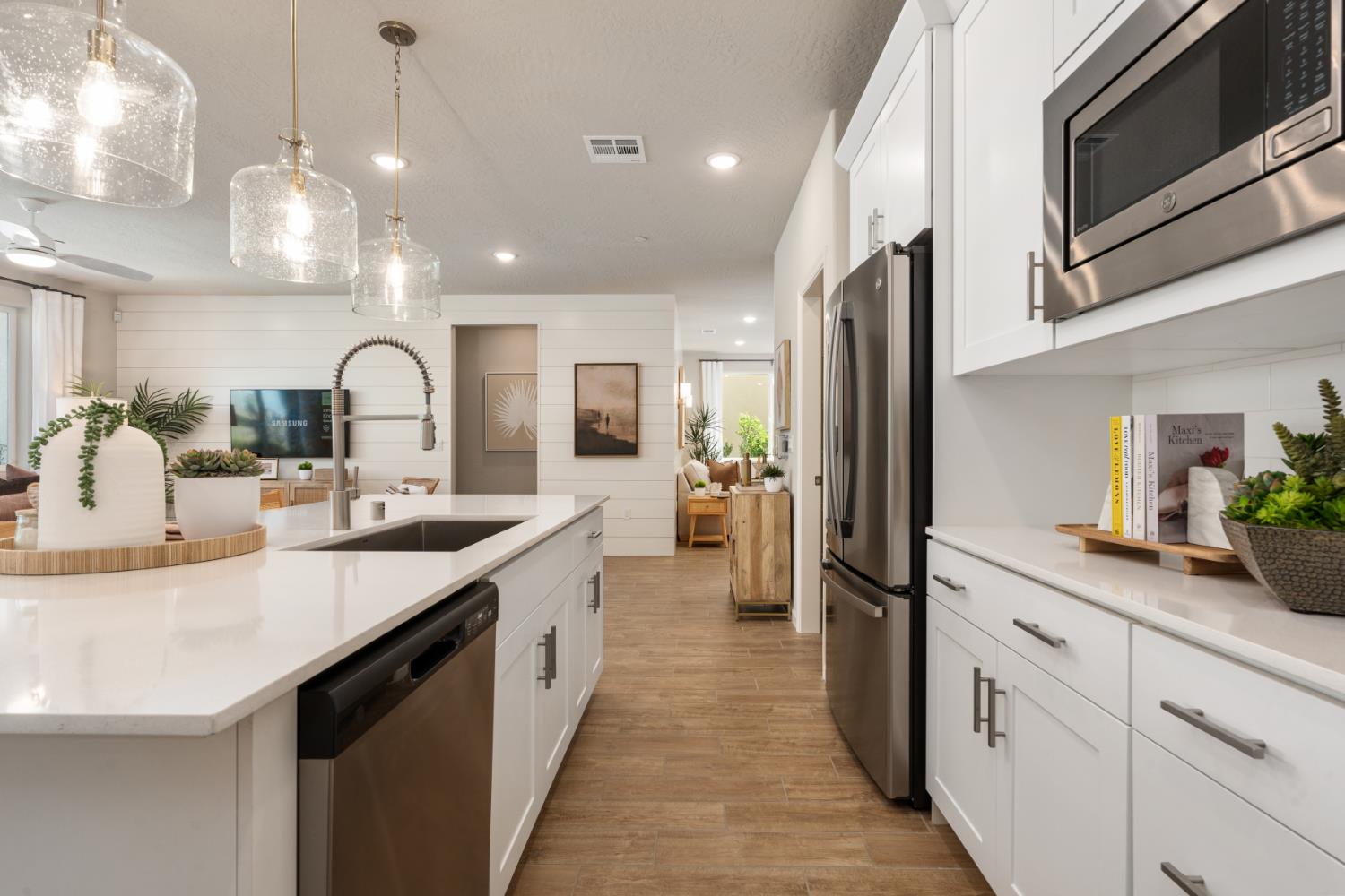740 Solar Ln, Clovis, CA 93619