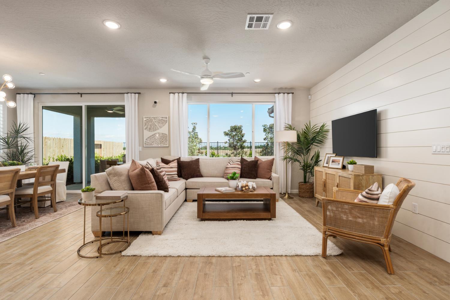 724 Solar Ln, Clovis, CA 93619