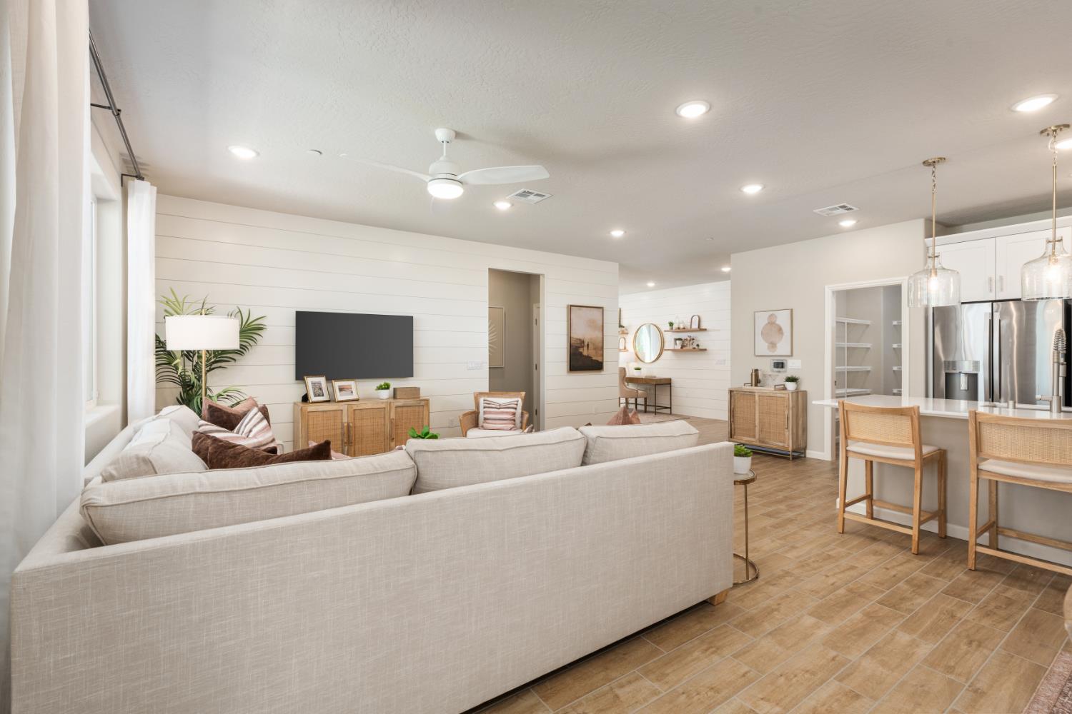 724 Solar Ln, Clovis, CA 93619