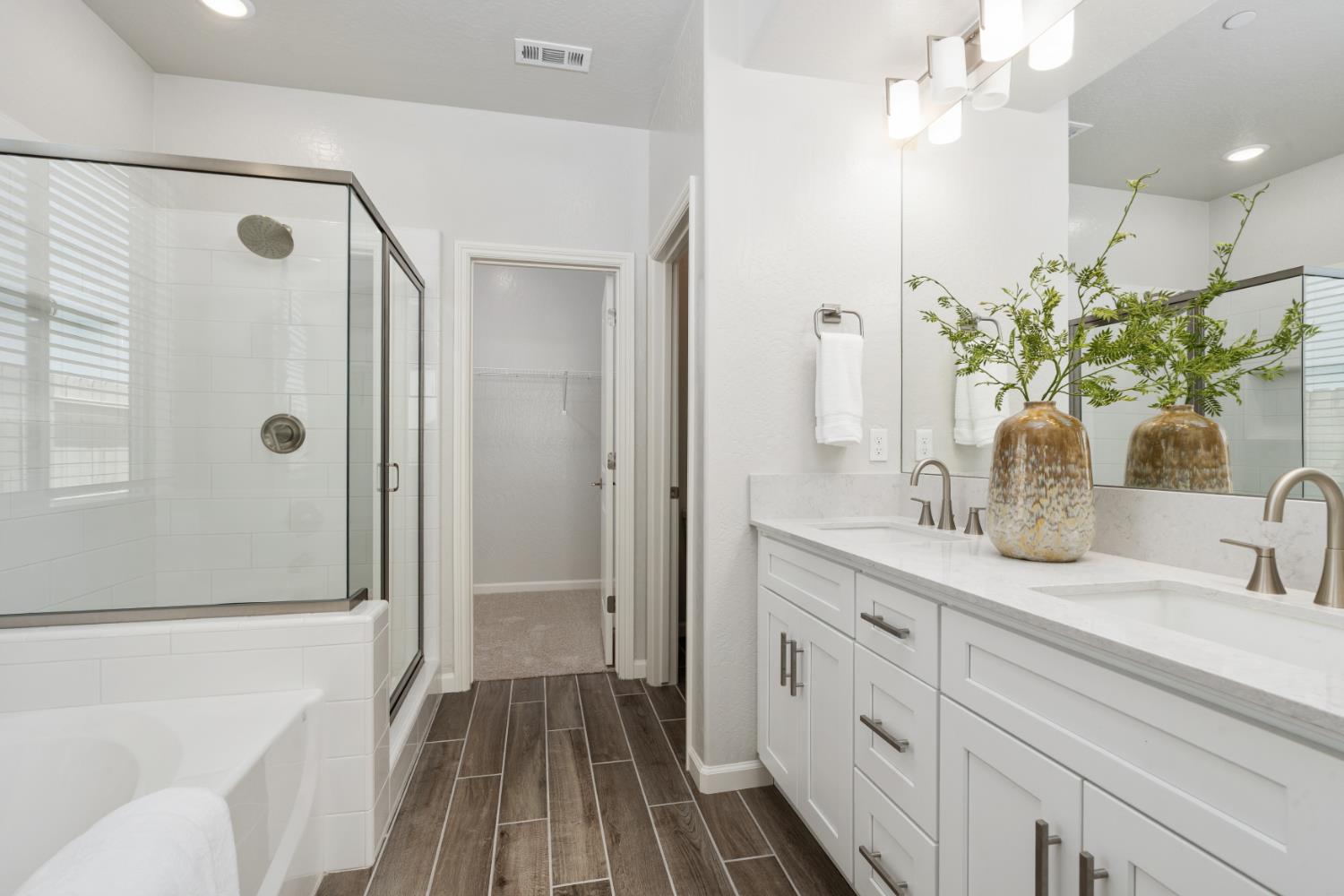 676 Solar Ln, Clovis, CA 93619