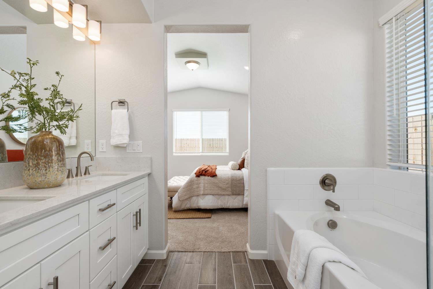 676 Solar Ln, Clovis, CA 93619