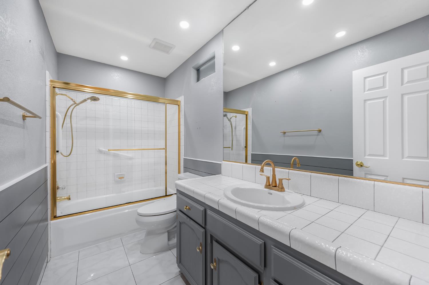 6466 N Mitre Ave, Fresno, CA 93722