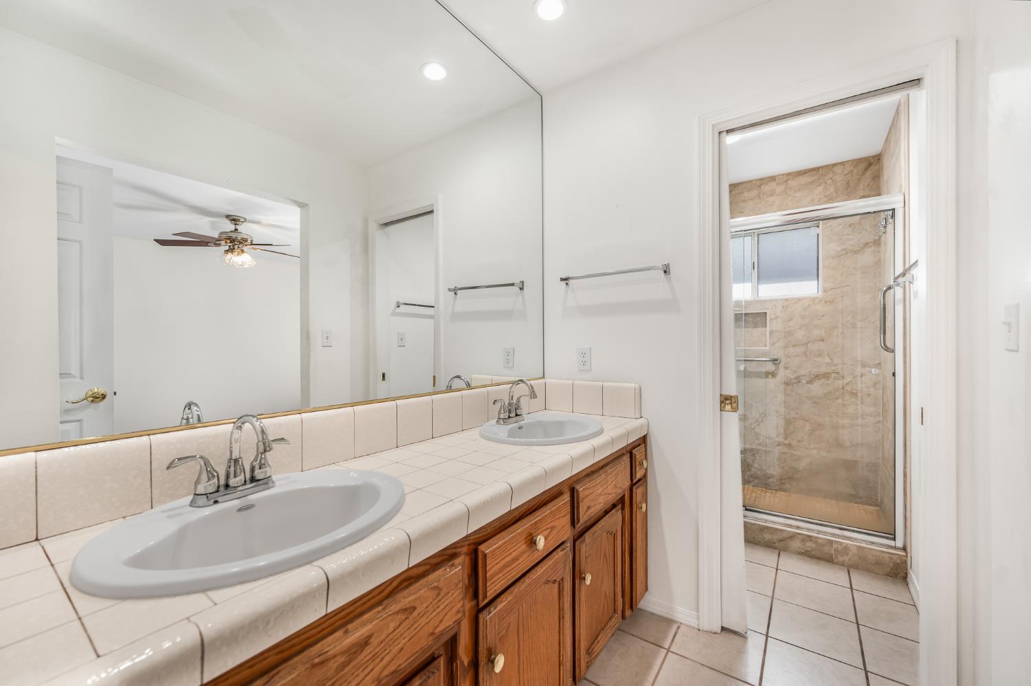 6466 N Mitre Ave, Fresno, CA 93722
