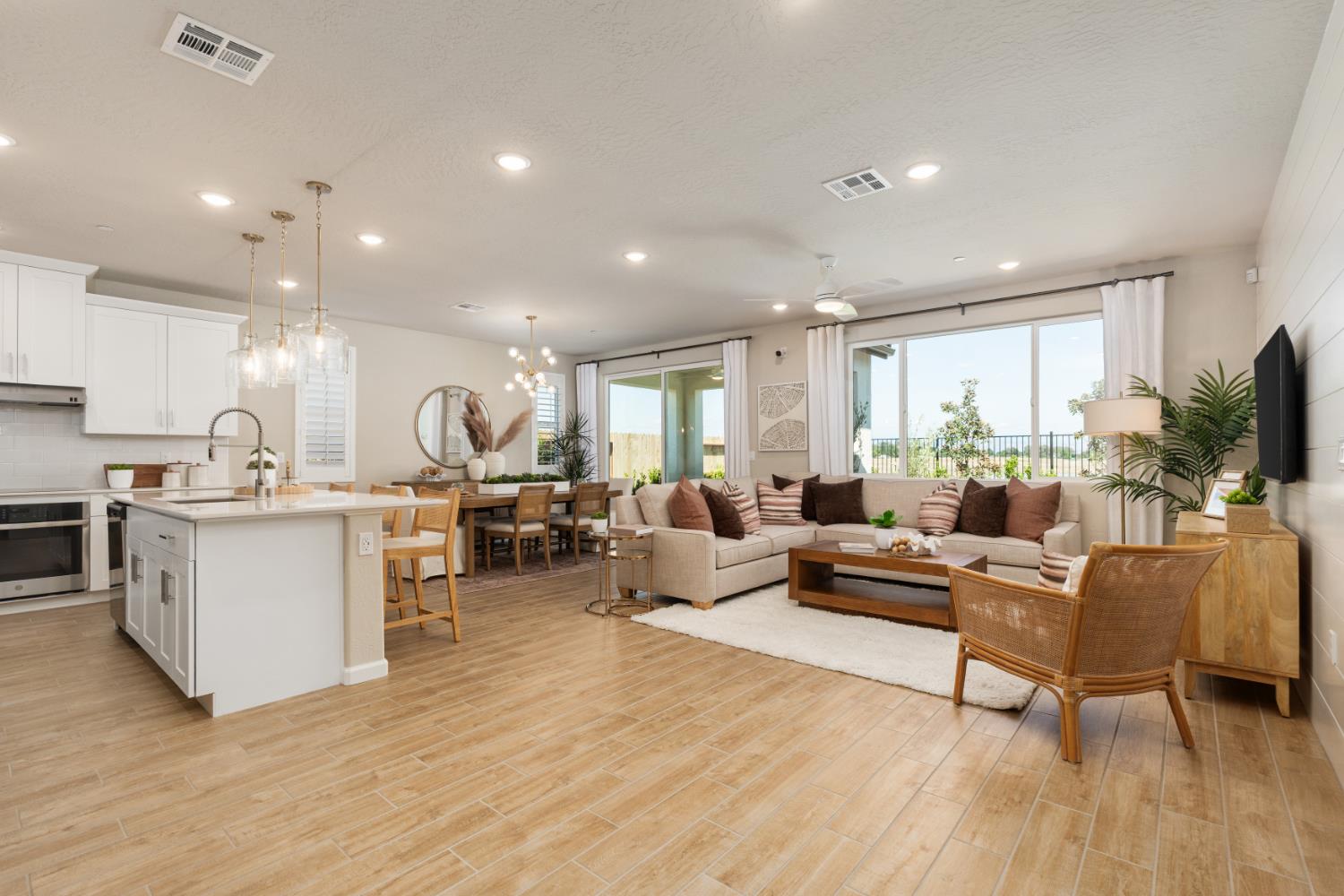 644 Solar Ln, Clovis, CA 93619