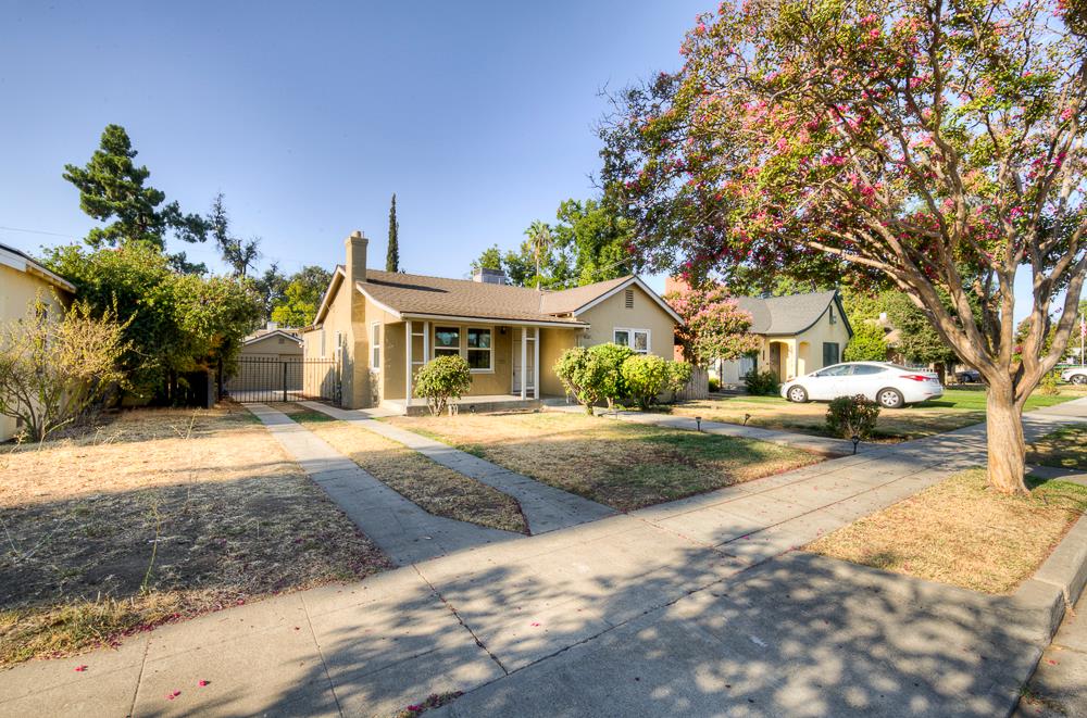 226 E Alhambra Ave, Fresno, CA 93728