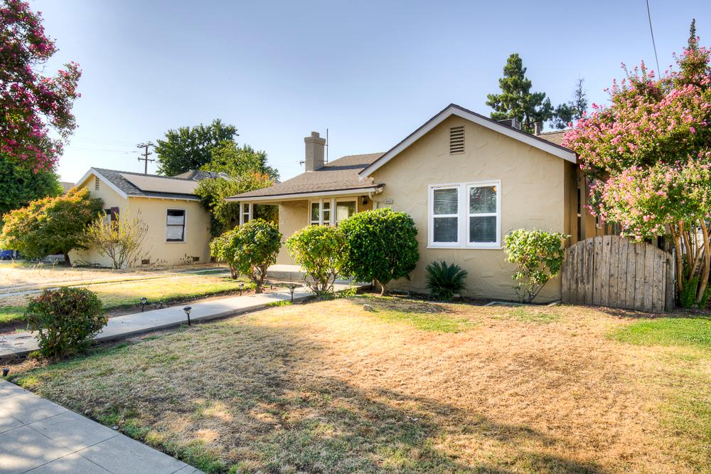 226 E Alhambra Ave, Fresno, CA 93728