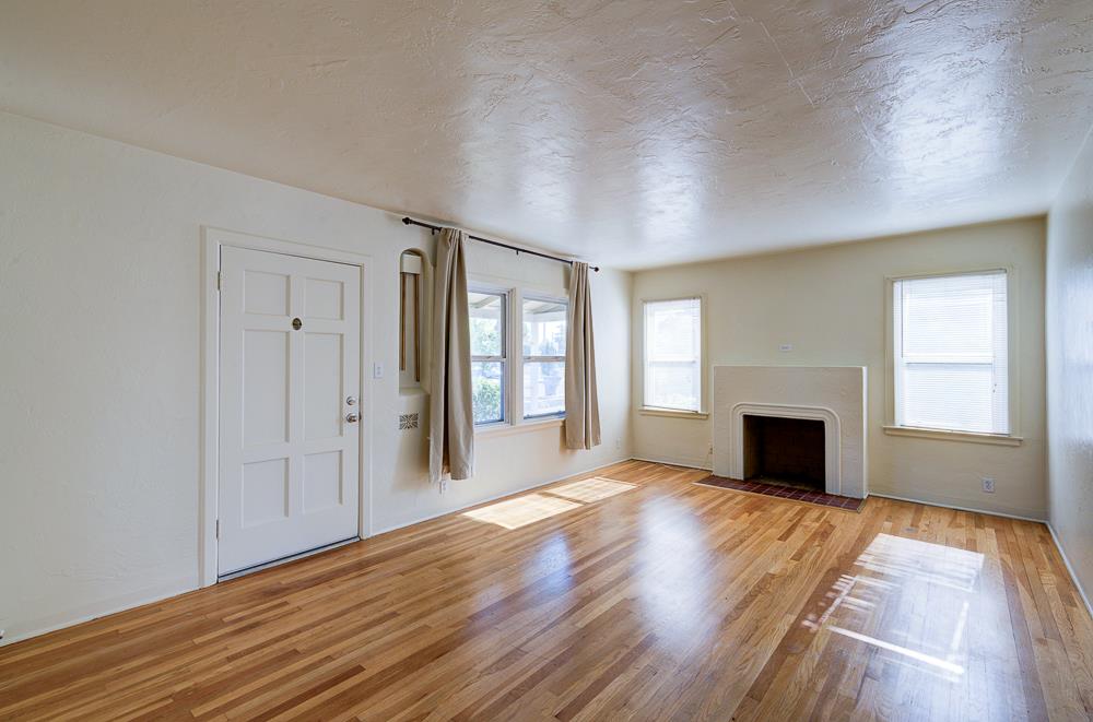 226 E Alhambra Ave, Fresno, CA 93728