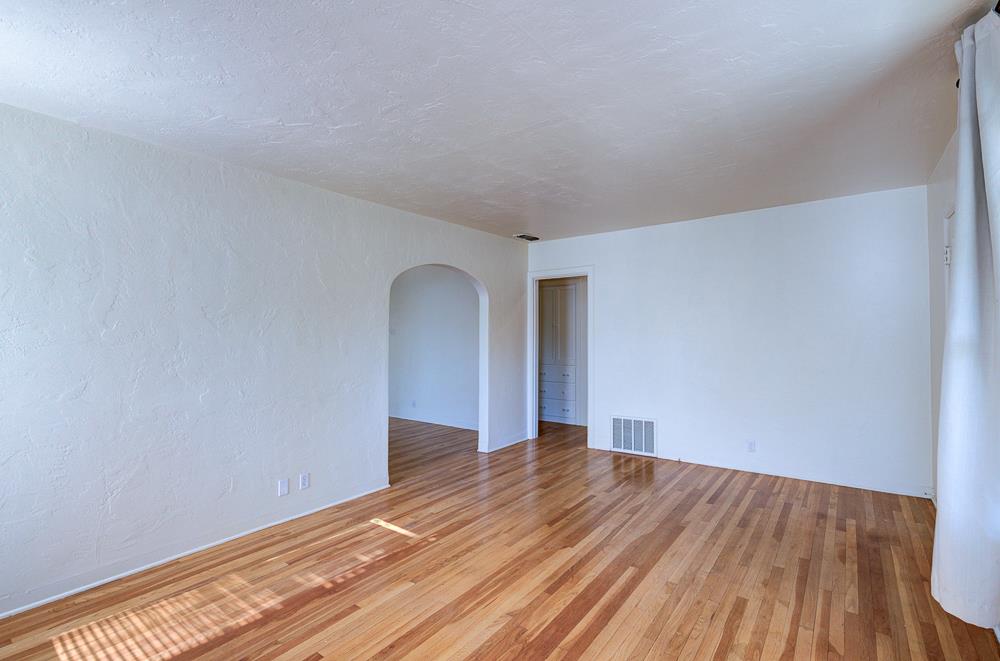 226 E Alhambra Ave, Fresno, CA 93728