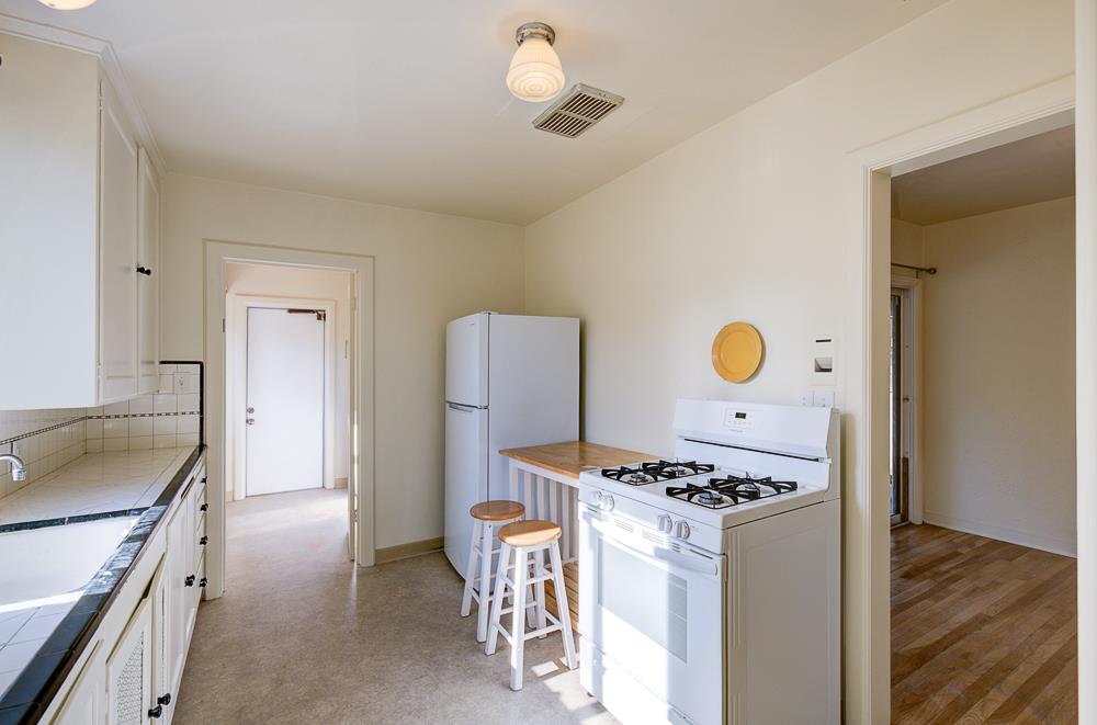 226 E Alhambra Ave, Fresno, CA 93728