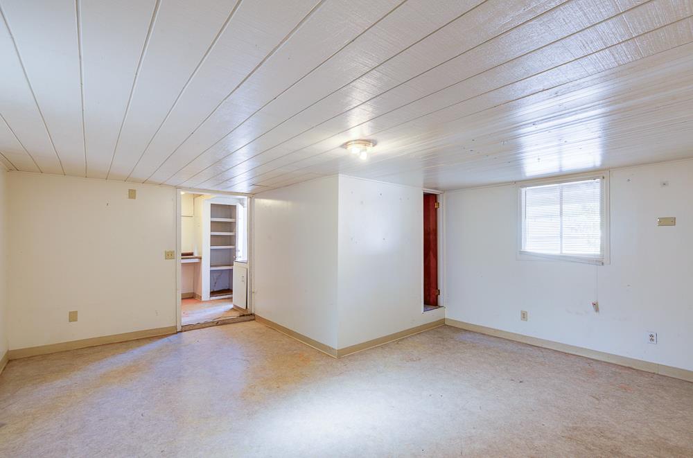 226 E Alhambra Ave, Fresno, CA 93728