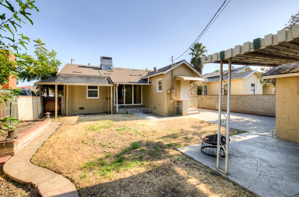 226 E Alhambra Ave, Fresno, CA 93728
