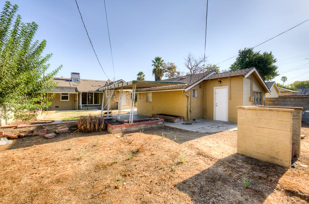 226 E Alhambra Ave, Fresno, CA 93728