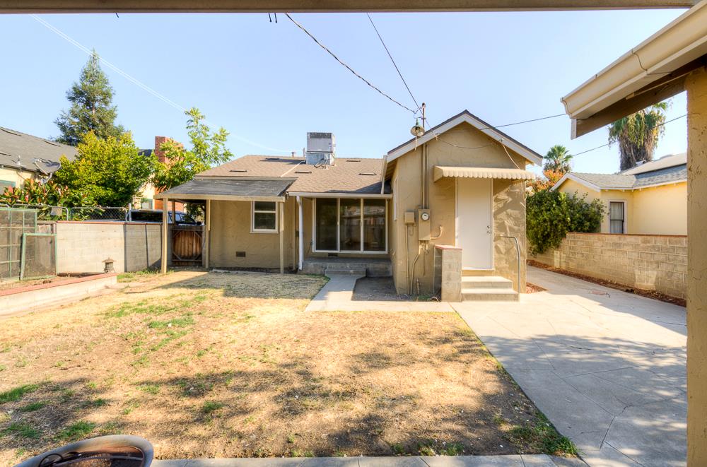 226 E Alhambra Ave, Fresno, CA 93728