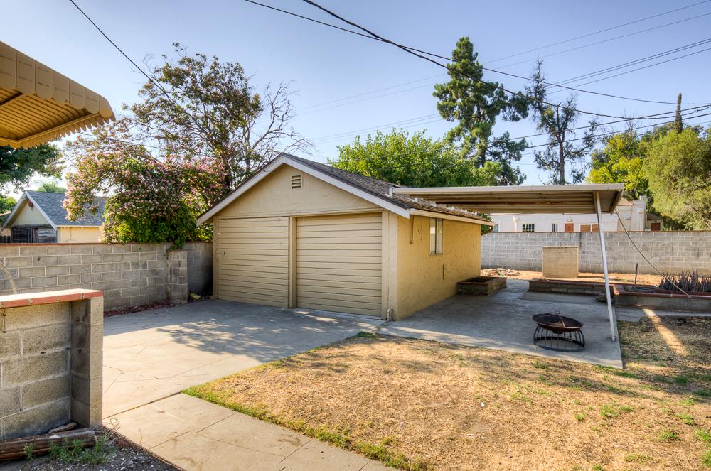 226 E Alhambra Ave, Fresno, CA 93728