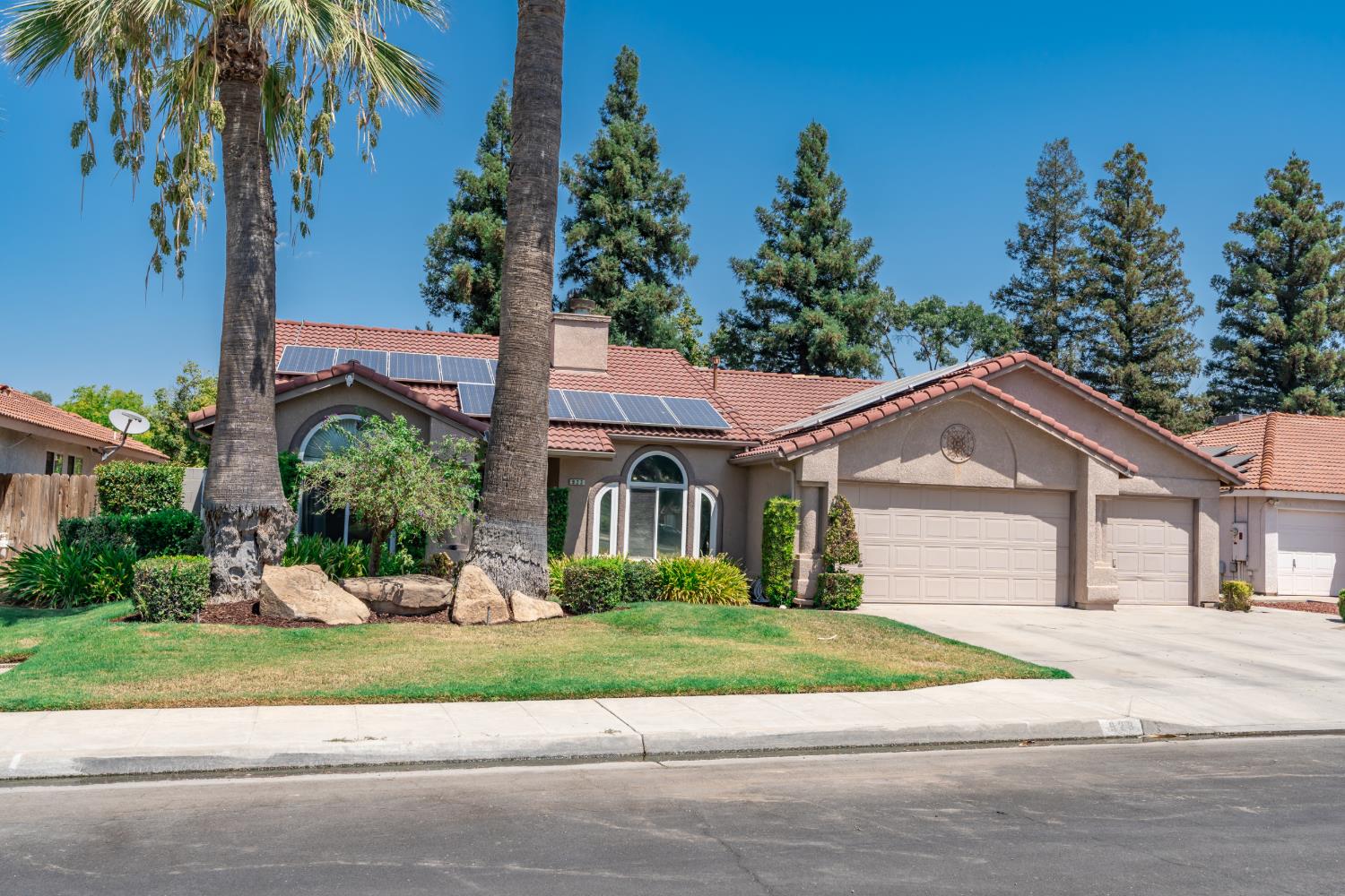 923 Oak Avenue, Clovis, CA 93611