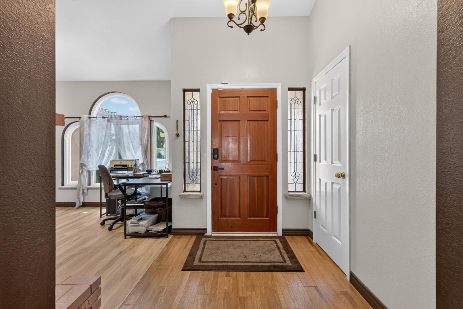 923 Oak Avenue, Clovis, CA 93611