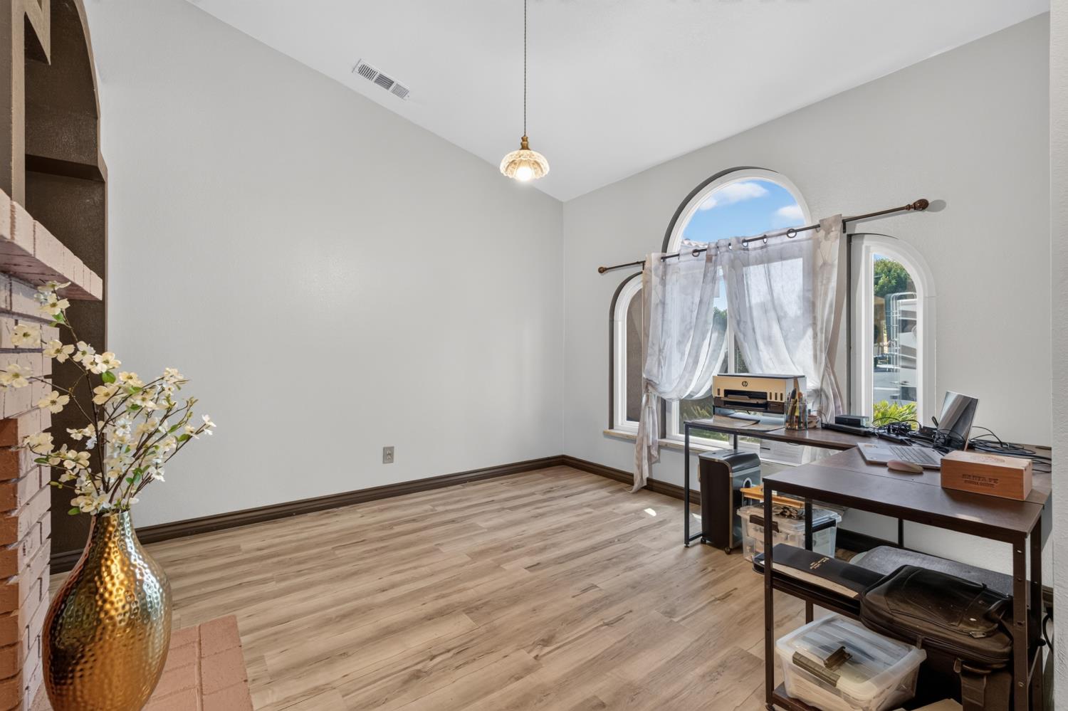 923 Oak Avenue, Clovis, CA 93611