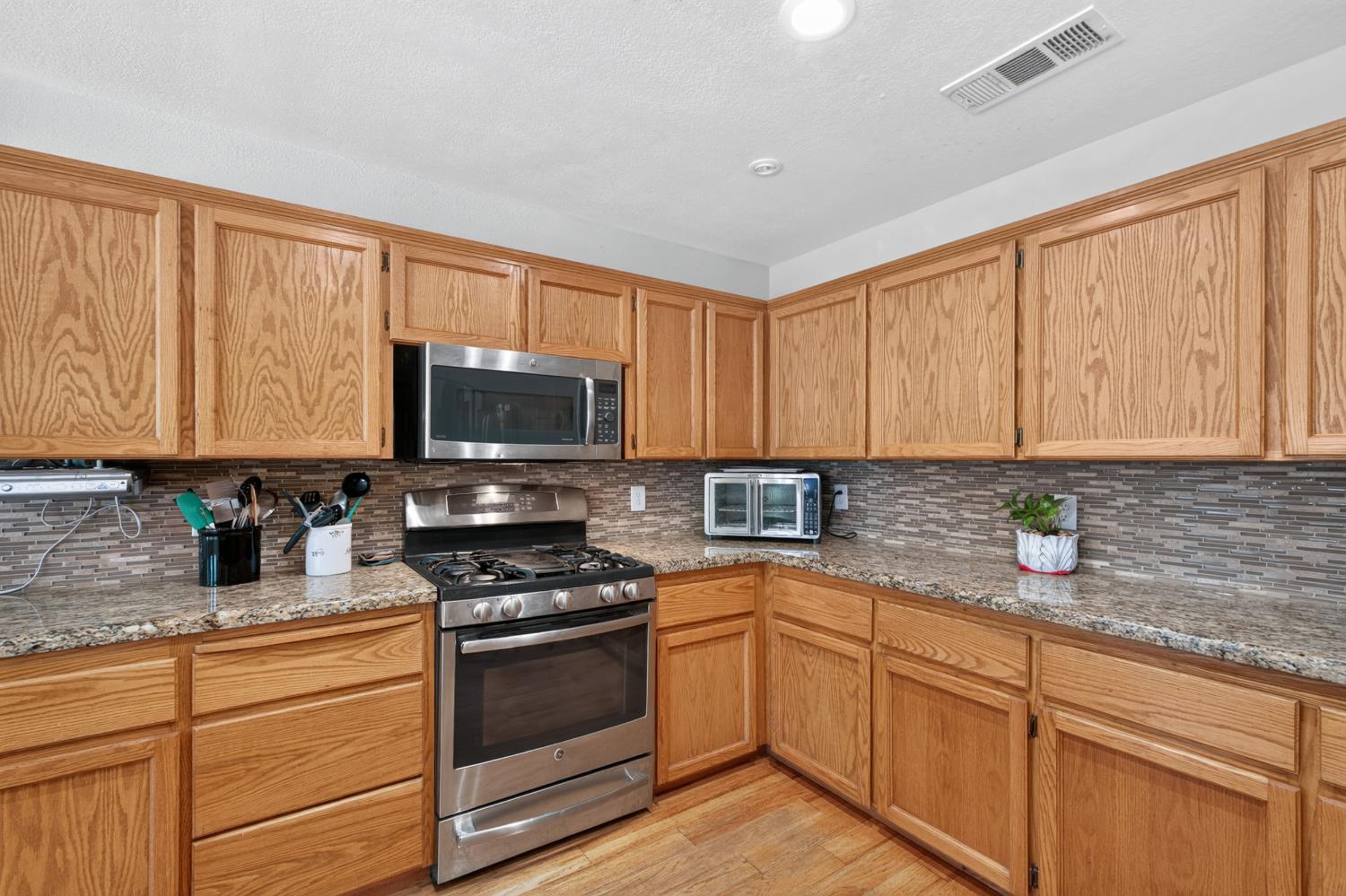 923 Oak Avenue, Clovis, CA 93611