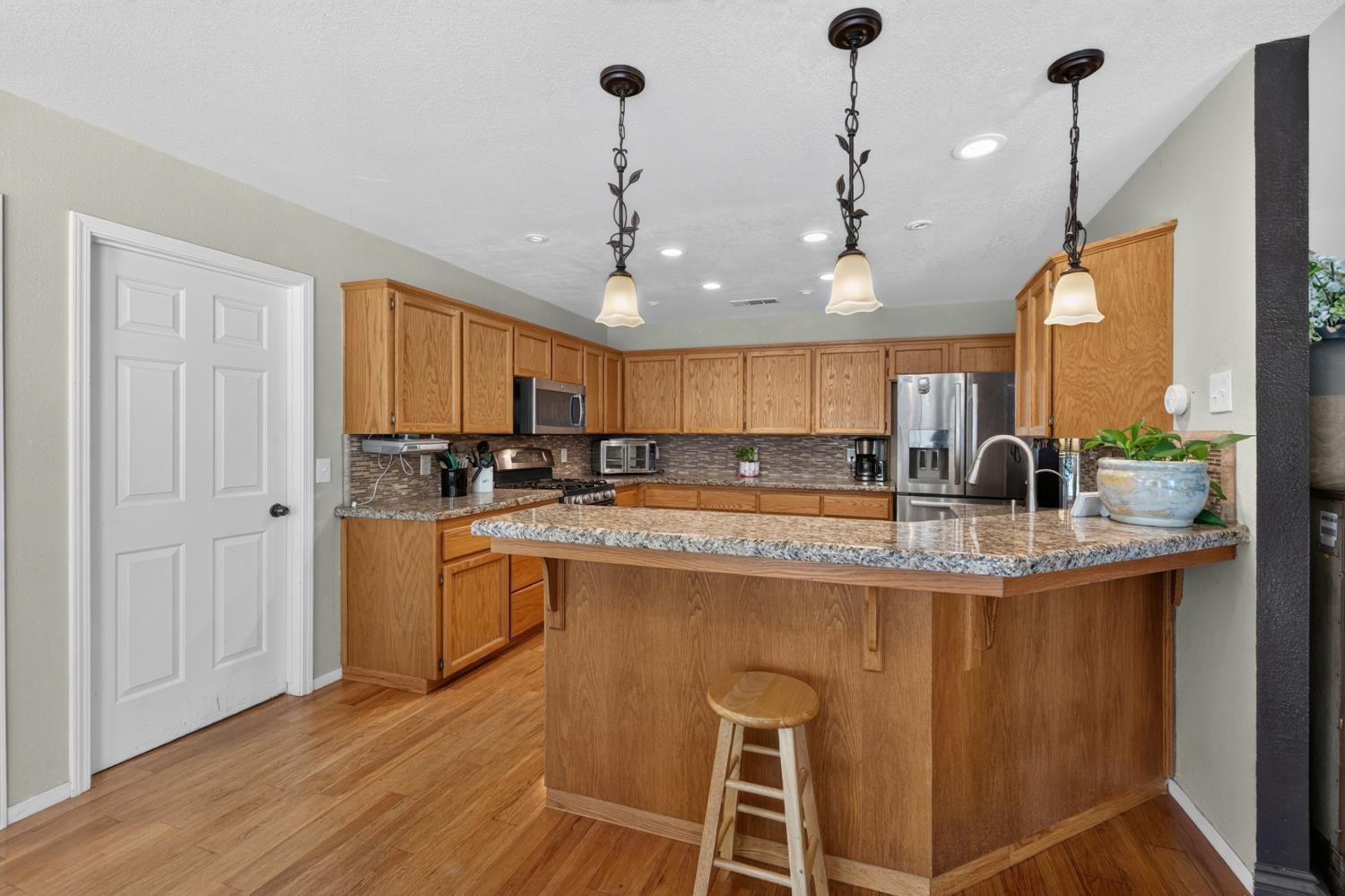 923 Oak Avenue, Clovis, CA 93611