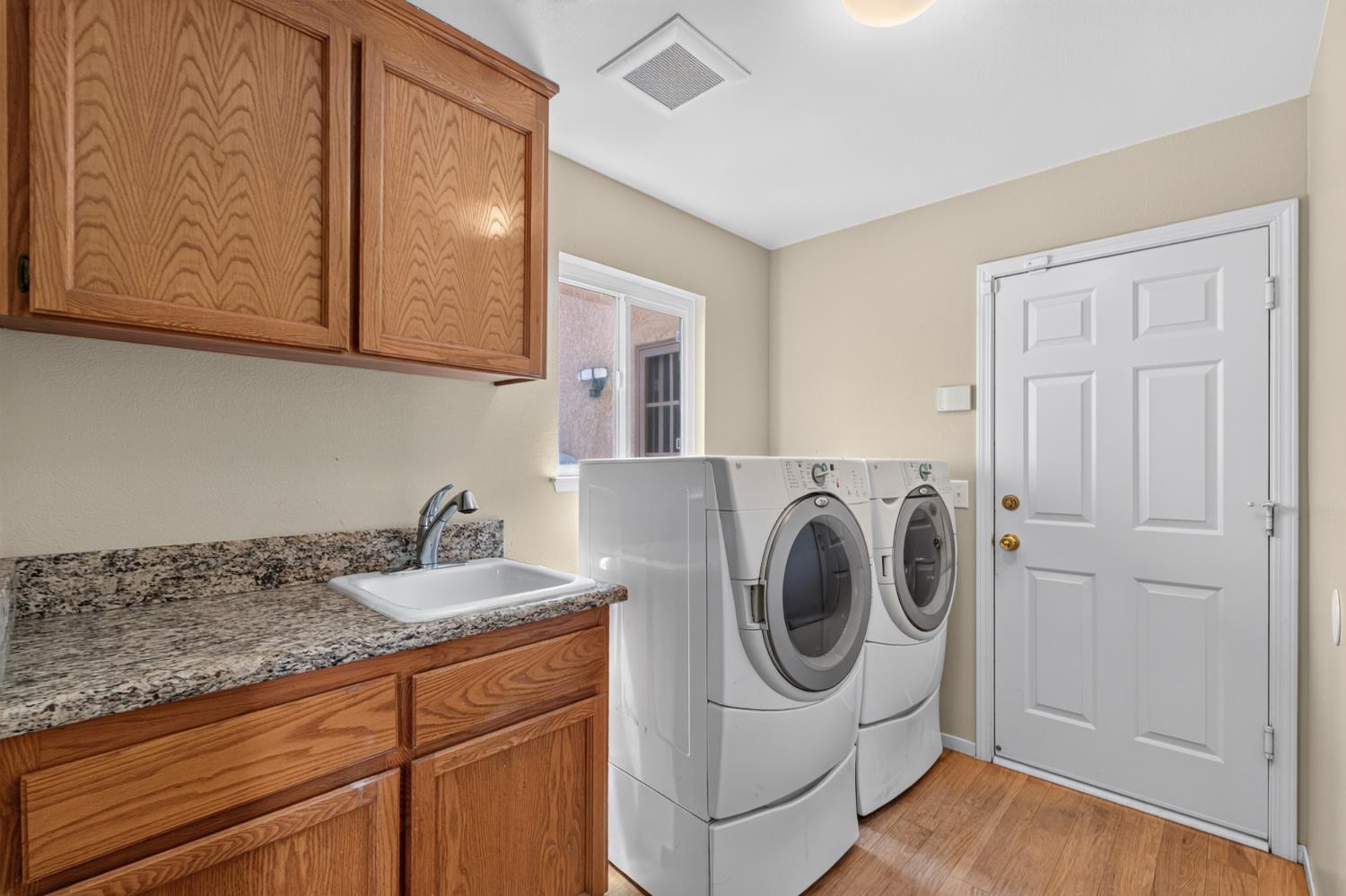923 Oak Avenue, Clovis, CA 93611