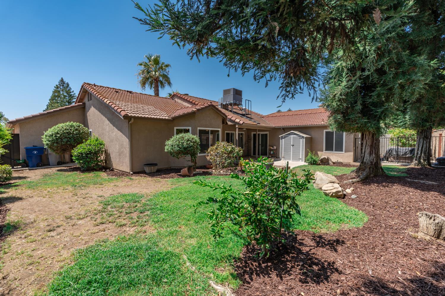 923 Oak Avenue, Clovis, CA 93611