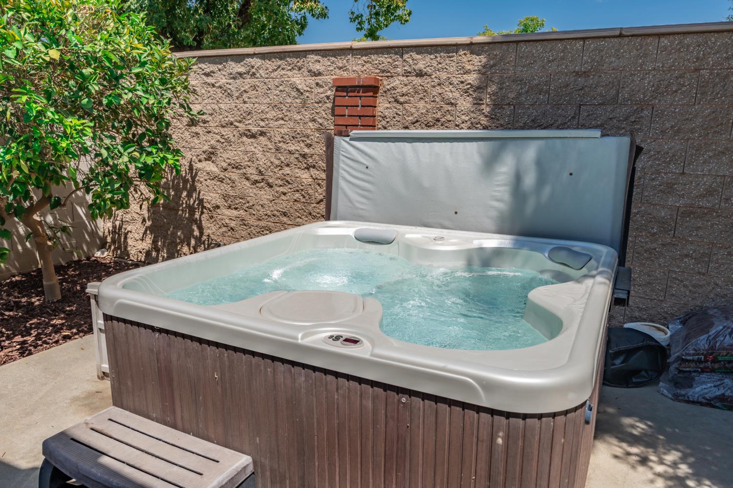 923 Oak Avenue, Clovis, CA 93611