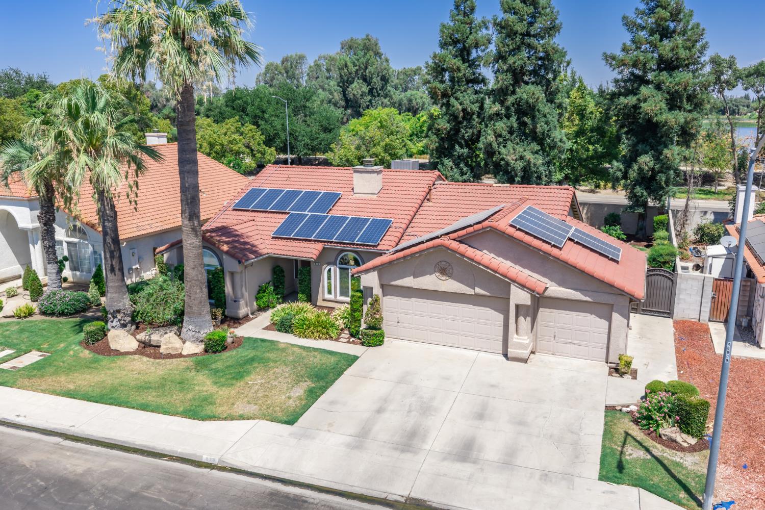 923 Oak Avenue, Clovis, CA 93611