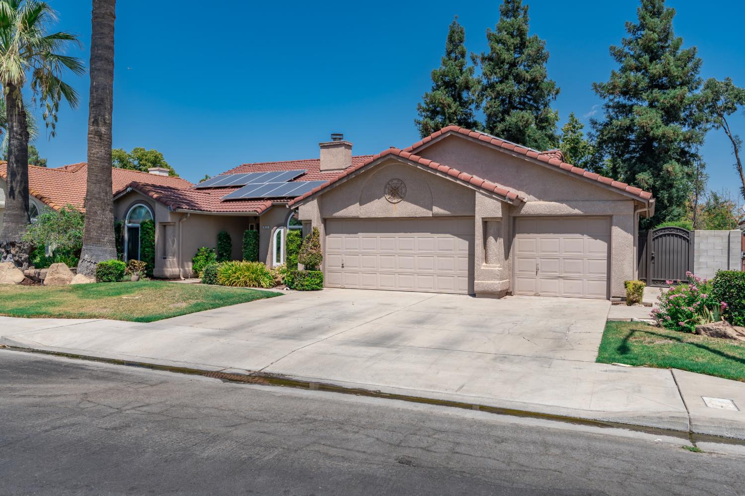 923 Oak Avenue, Clovis, CA 93611