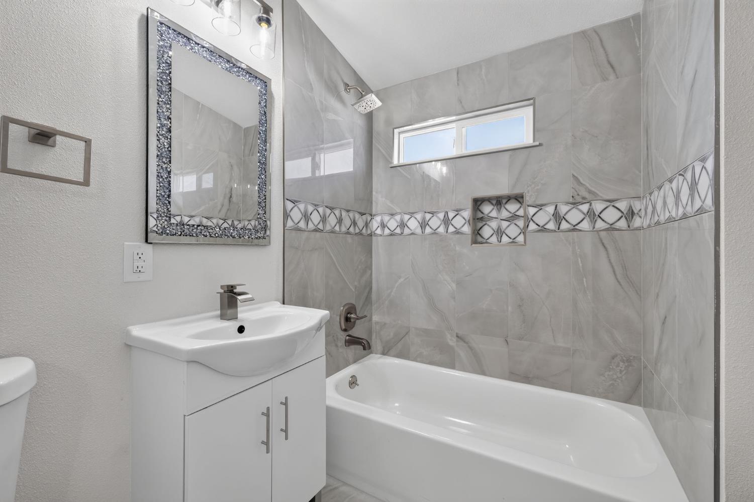 125 Pico Ave, Clovis, CA 93612