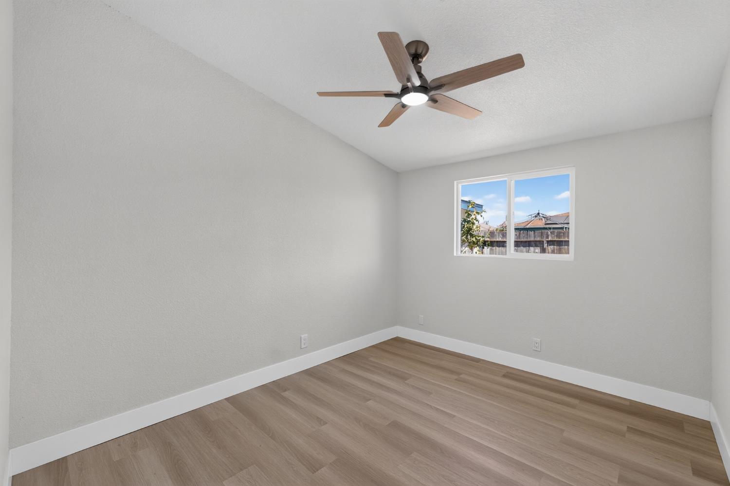 125 Pico Ave, Clovis, CA 93612