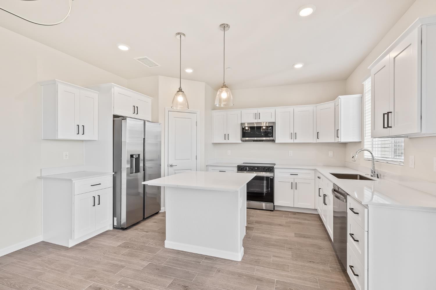 7114 W Ashcroft Ave, Fresno, CA 93723