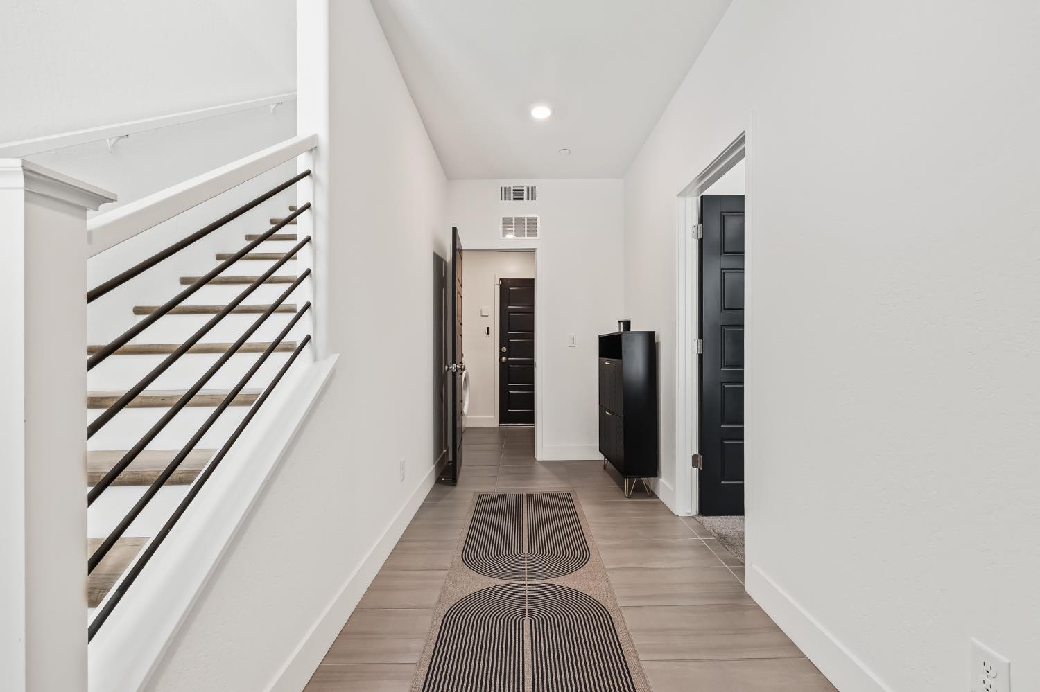 464 W Balsam Ln, Clovis, CA 93611