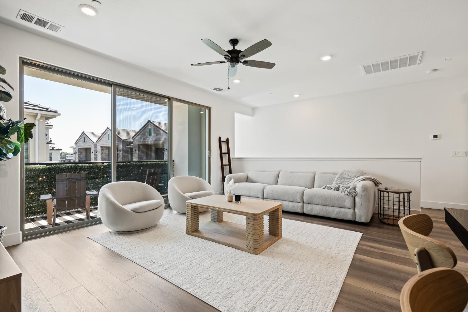 464 W Balsam Ln, Clovis, CA 93611