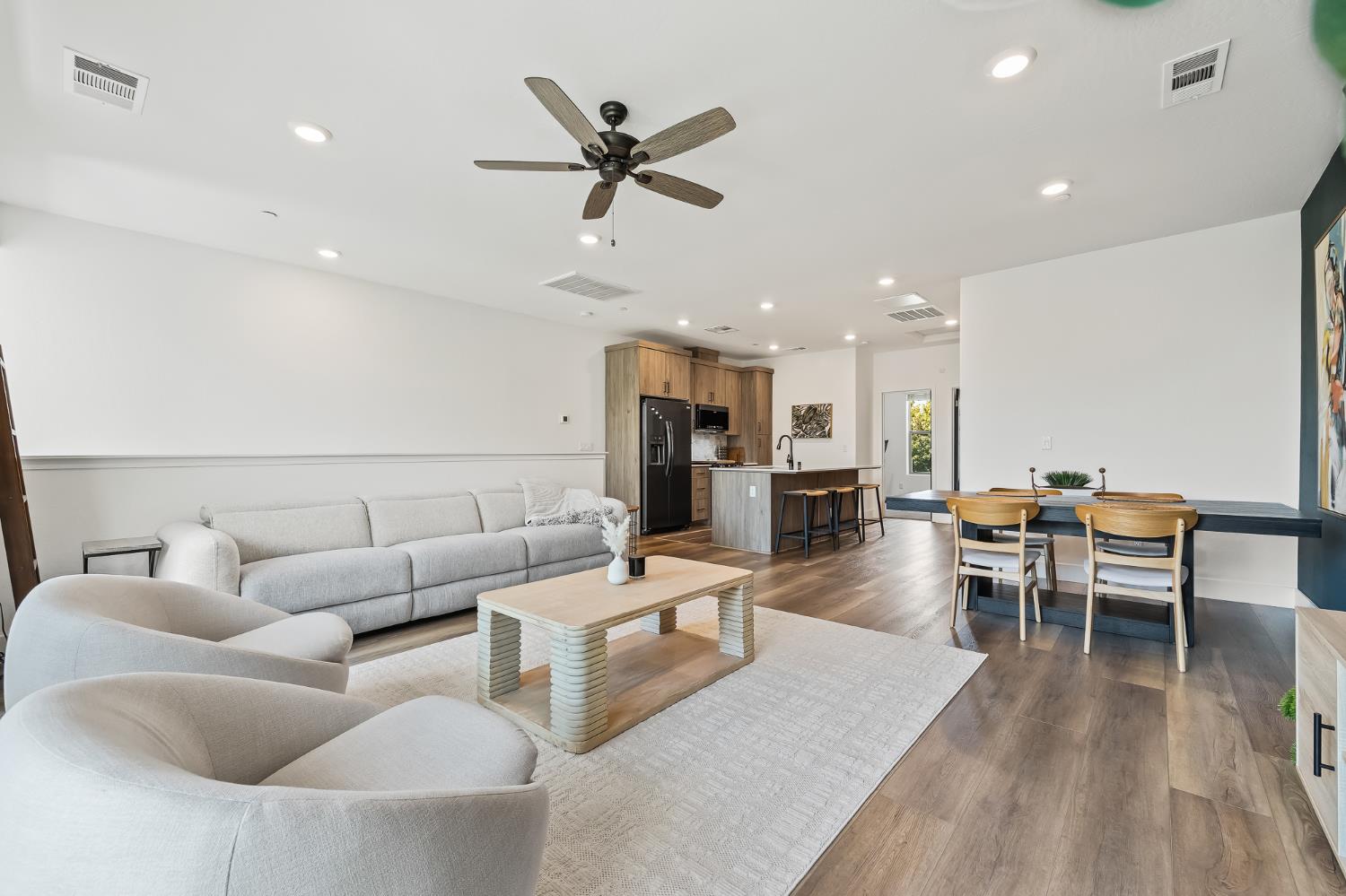 464 W Balsam Ln, Clovis, CA 93611