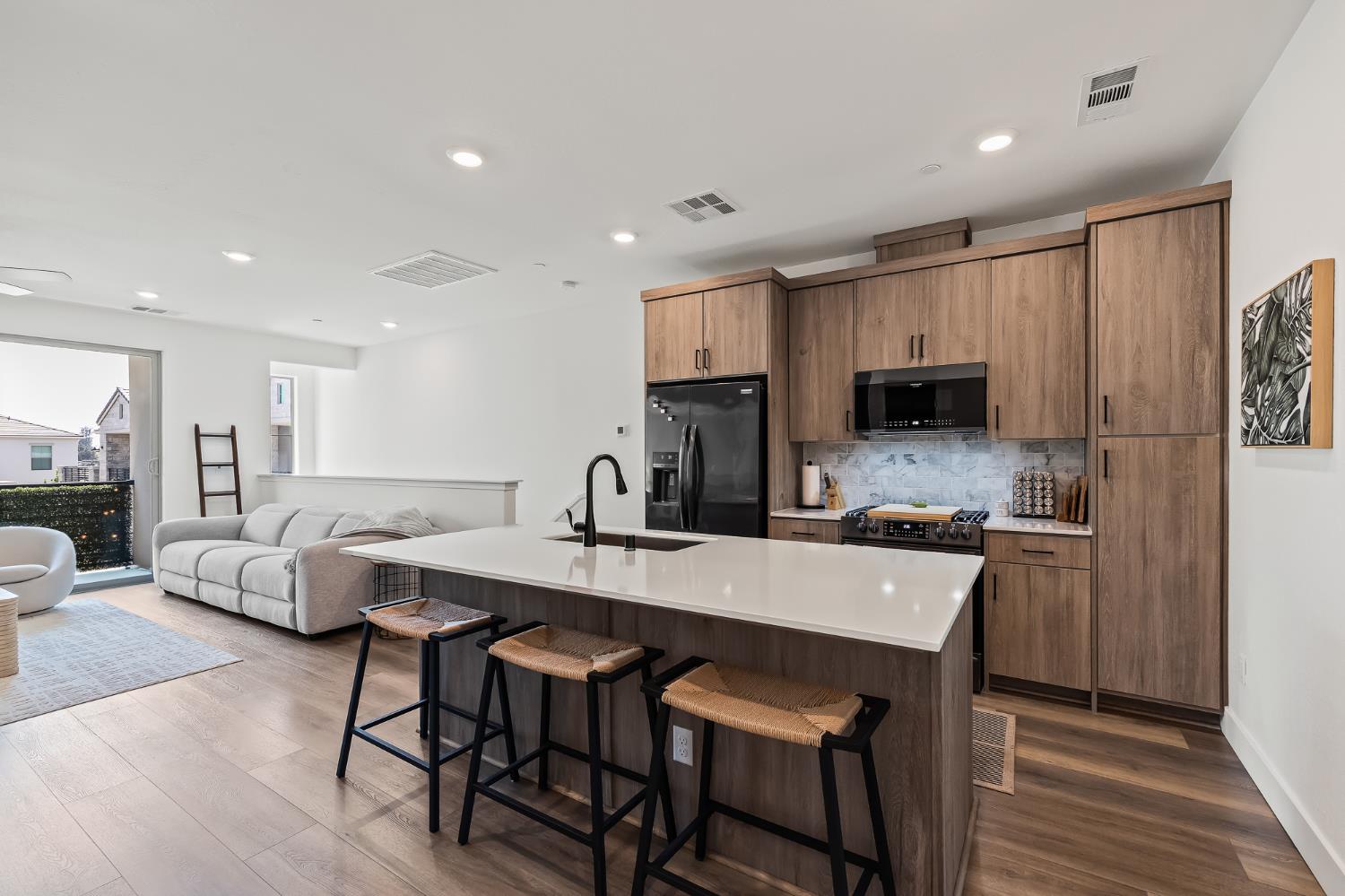 464 W Balsam Ln, Clovis, CA 93611